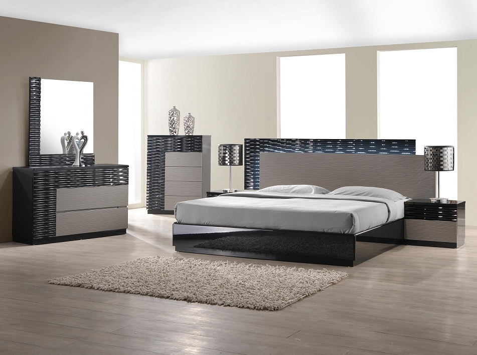 Platform Bed Roma by J&M Furniture
