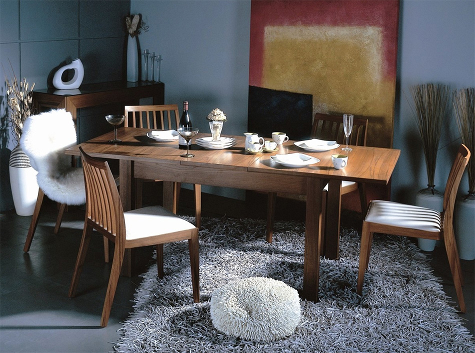 Beverly Hills Release Extension Dining Table
