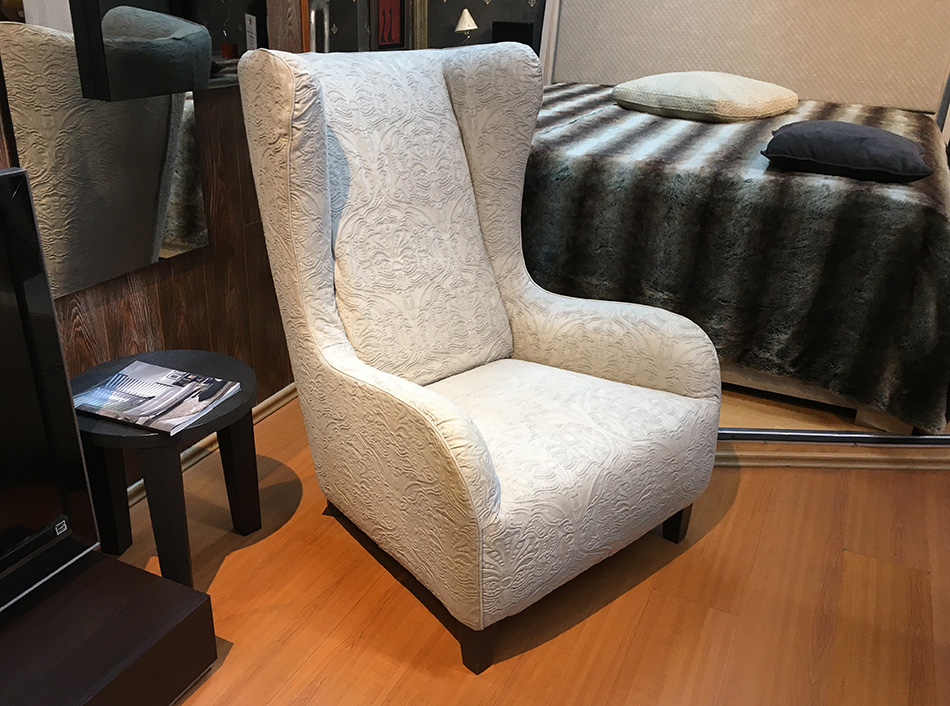 Italian Lounge Chair in Fabric | Made in Italy