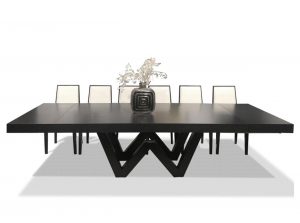 Windsor dining table