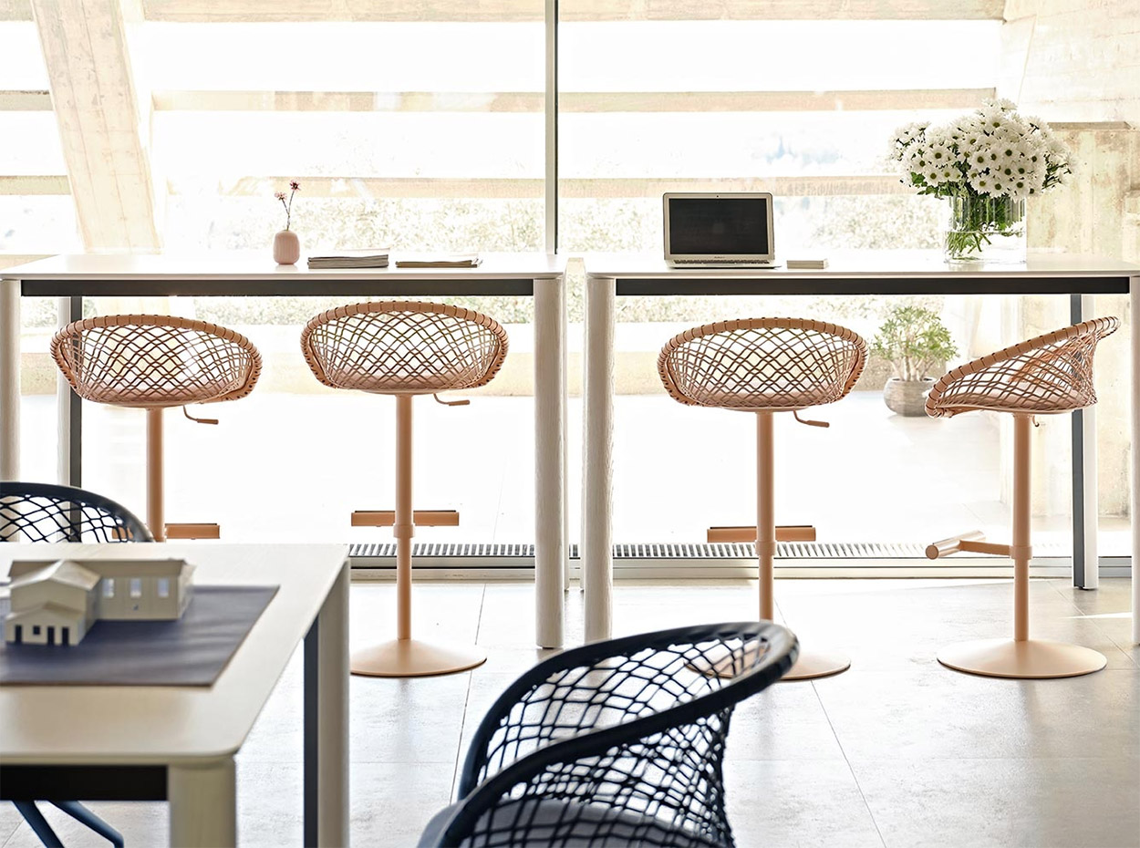 P47 Bar Stool by MIDJ 02