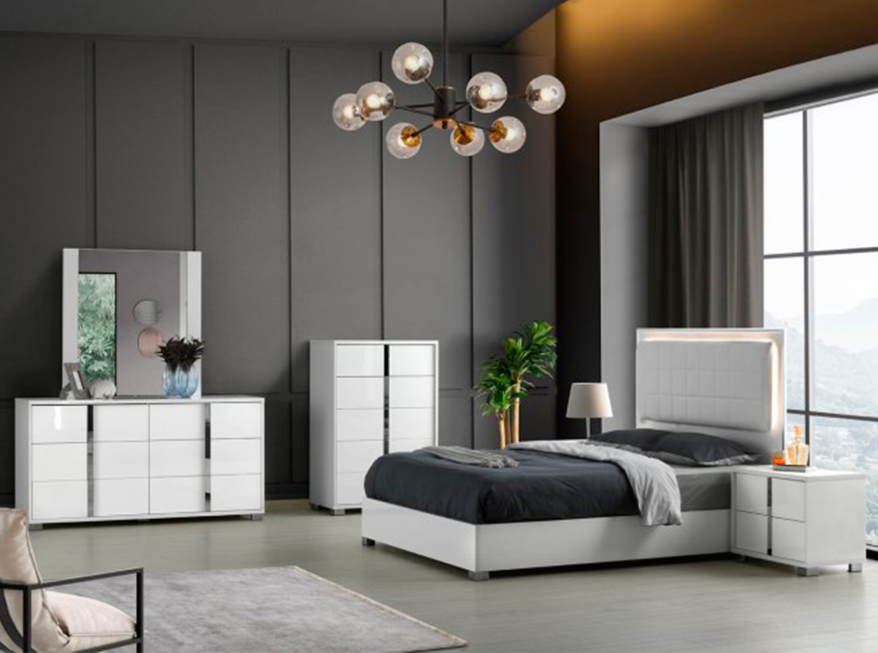 Giulia Bedroom Collection in Gloss White